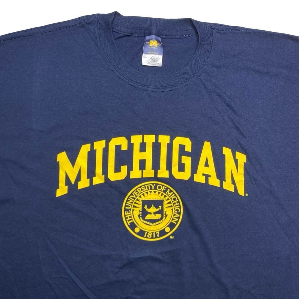 Michigan Wolverine‎ college shirt